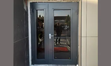 Camlı Yangın Kapısı