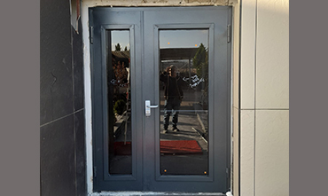 camlı yangın kapısı, estetik camlı yangın kapısı, camlı acil çıkış kapısı